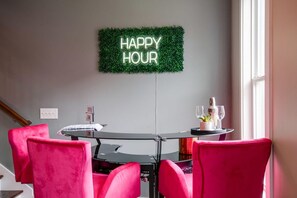 4 bedrooms, desk, Internet - Close to the Gulch - Book Today (Nashville)