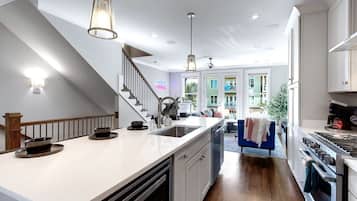 House | 4 bedrooms, Internet