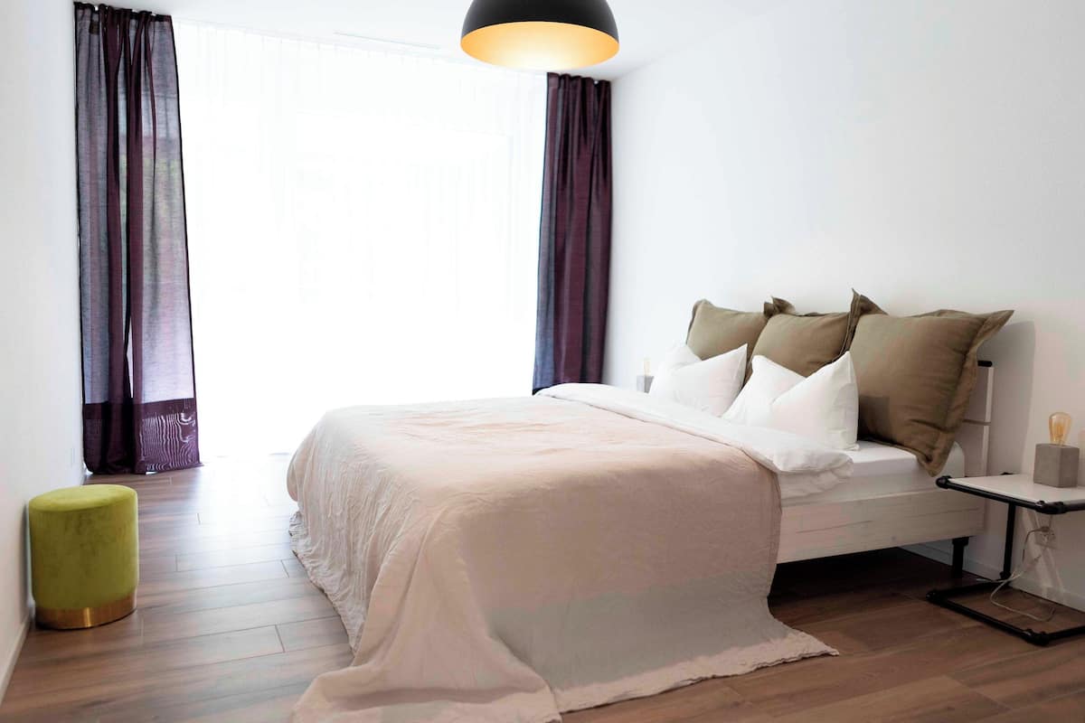Chill Out | In-room safe, desk, laptop workspace, blackout drapes