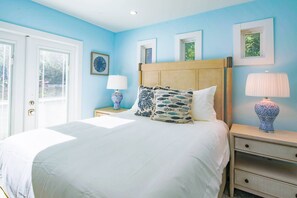 3 bedrooms, desk, WiFi