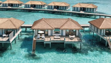 Mini-bar avec articles gratuits, coffres-forts dans les chambres, bureau