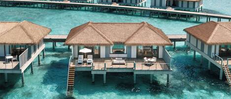 Artículos del minibar gratis y caja de seguridad en la habitación