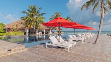 حمّام سباحة خارجي