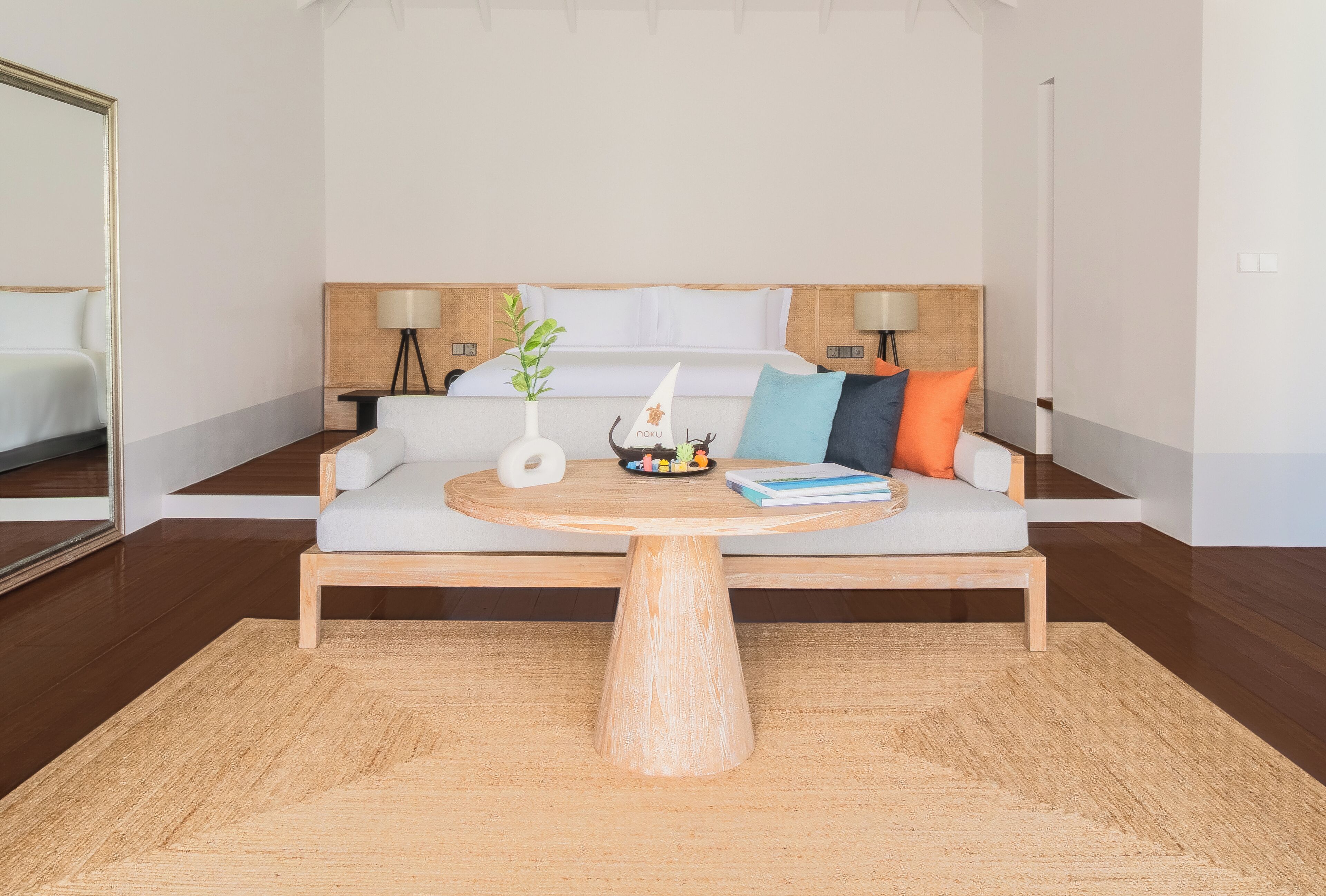 Artículos del minibar gratis y caja de seguridad en la habitación 