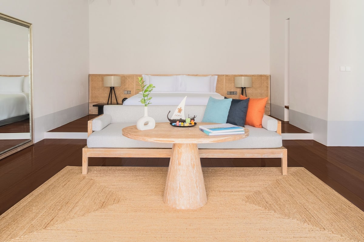 Minibar (mit einigen kostenlosen Artikeln), Zimmersafe, Schreibtisch