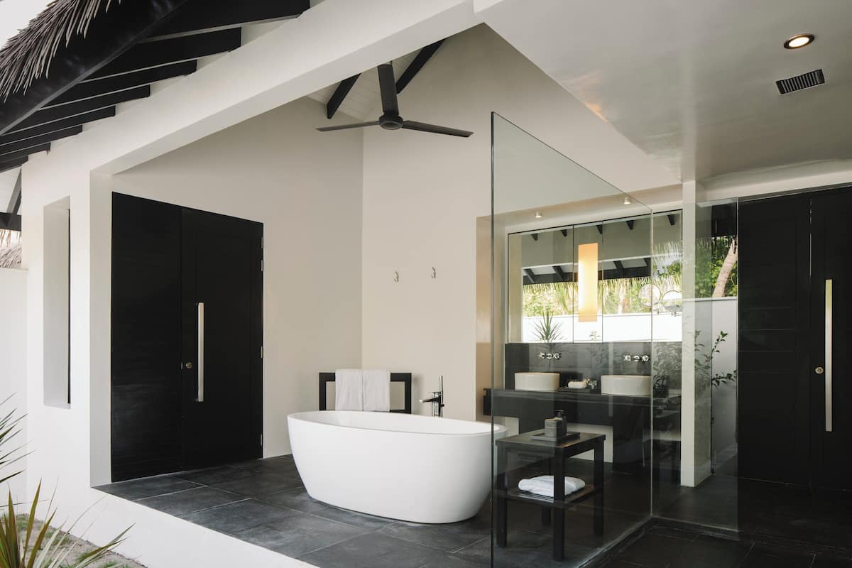 别墅, 2 张单人床, 环礁湖景观, 水上 | 免费迷你吧物品、客房内保险箱、办公桌、笔记本电脑工作区