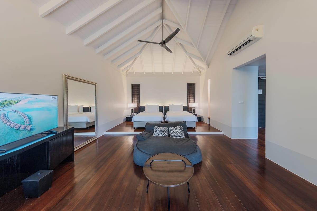 Minibar (mit einigen kostenlosen Artikeln), Zimmersafe, Schreibtisch