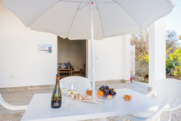 ハウス 3 ベッドルーム 喫煙可 バルコニー | 屋外ダイニングエリア