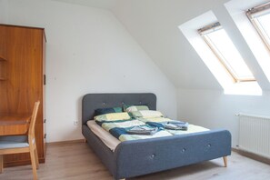 3 chambres, fer et planche à repasser, Wi-Fi, draps fournis
