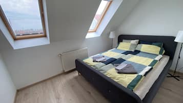 3 bedrooms, iron/ironing board, WiFi, bed sheets