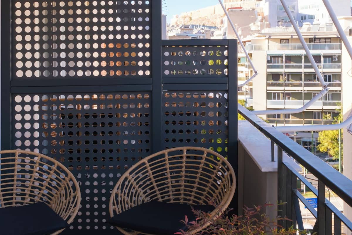 Large 1BR Apartment (65 sqm) with Partial Acropolis View | Quang cảnh ban công