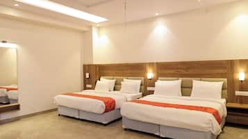Deluxe Double or Twin Room | Desk, laptop workspace, soundproofing, iron/ironing board