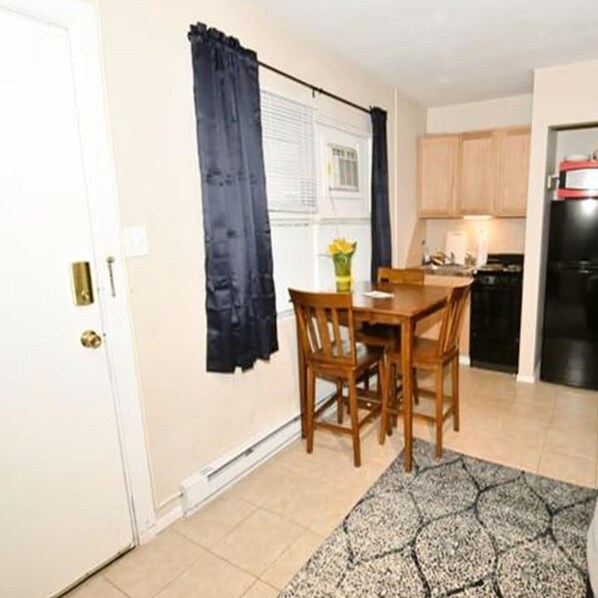 Studio - Studio Apartment Close to Notre Dame 1309 4 (South Bend)