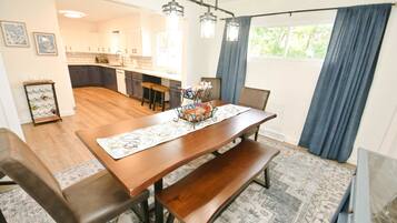 House | 5 bedrooms, Internet