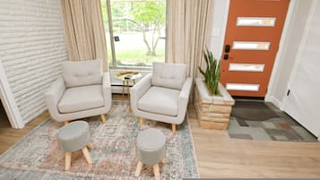 3 bedrooms, Internet