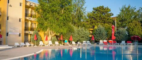Seasonal outdoor pool