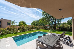 Villa | Balcony - Apartment in Croatia Near the Sea With Pool (Brtonigla)