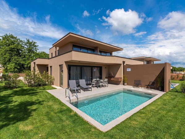 Villa | Exterior