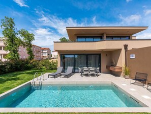 Villa | Exterior - Apartment in Croatia Near the Sea With Pool (Brtonigla)