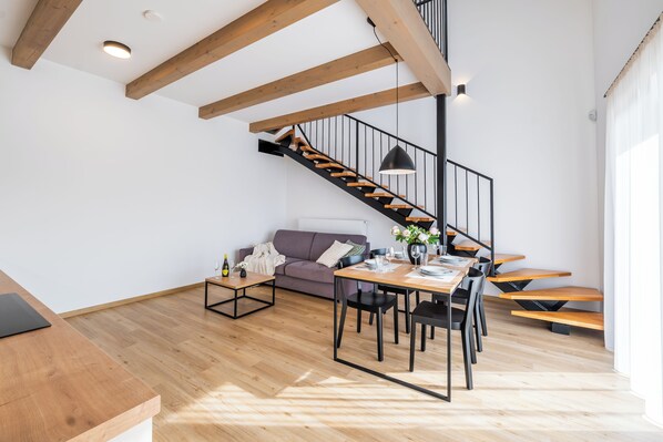 Signature Apartment, Patio, Courtyard View | Living area