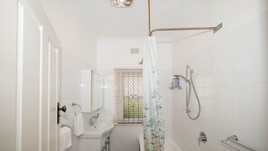 Shower - Foxton - 3 bedroom home (West Tamworth)