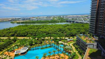 Studio Superior, 1 Tempat Tidur King, balkon, pemandangan laut | Minibar gratis dan didekorasi berbeda-beda