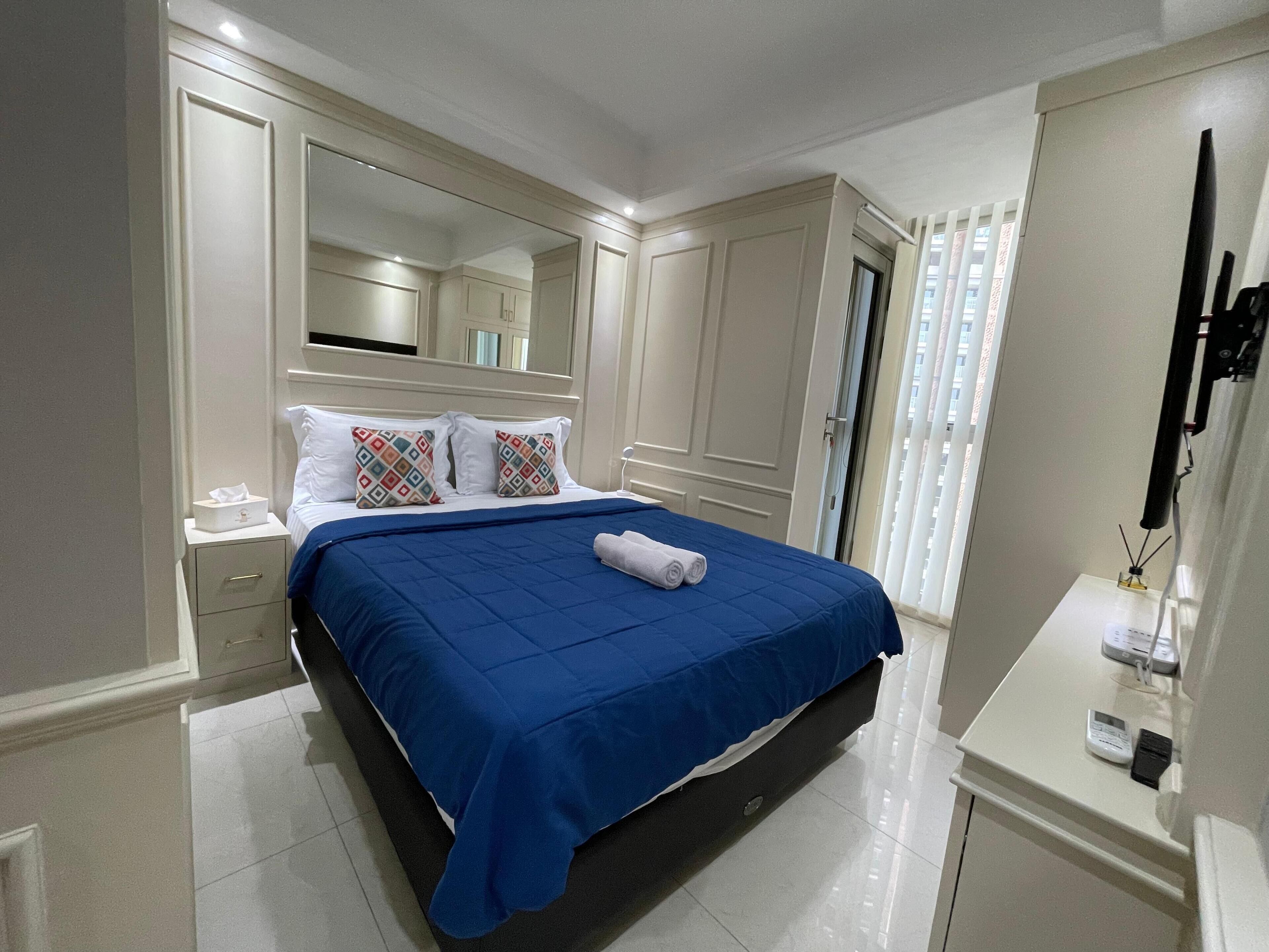 Deluxe-Studio, 1 Queen-Bett und Schlafsofa, Stadtblick | Kostenlose Minibar, individuell dekoriert, individuell eingerichtet