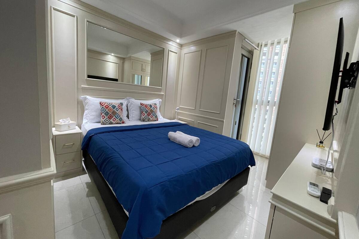 Estudio Deluxe, 1 cama de matrimonio con sofá cama, vistas a la ciudad | Minibar con artículos gratuitos y espacio para trabajar con un portátil