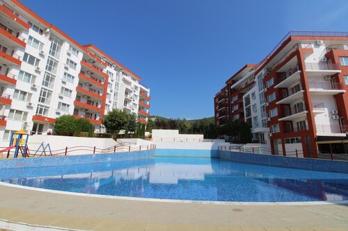 MENADA*CROWN Fort* Cozy Studio