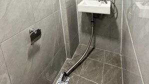 A modern bathroom with a shower, sink, and mirror. - Pocket Seoul (Seoul)