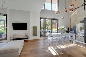 Family Apartment | Hypo-allergenic bedding, individually decorated, individually furnished