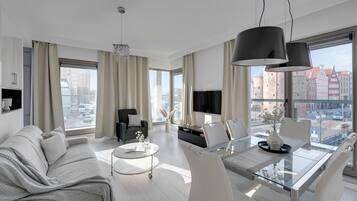 FamiljelÀgenhet - utsikt mot floden | 1 sovrum, allergitestade sÀngklÀder och individuell inredning