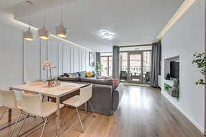 Family Apartment | Hypo-allergenic bedding, individually decorated, individually furnished - Waterlane Riverside - SPA, Pool, Gym & Parking by Downtown Apartments (Gdansk)