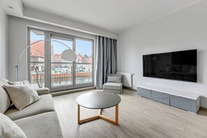 Comfort Apartment | Hypo-allergenic bedding, individually decorated, individually furnished - Waterlane Riverside - SPA, Pool, Gym & Parking by Downtown Apartments (Gdansk)