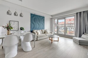 Comfort Apartment | Hypo-allergenic bedding, individually decorated, individually furnished - Waterlane Riverside - SPA, Pool, Gym & Parking by Downtown Apartments (Gdansk)