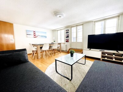 Beautiful Old Building Apartment In The Center