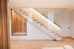 Family Apartment | Minibar, individually decorated, individually furnished, desk