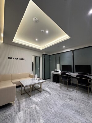 Royal Suite | Skrivebord, skrivebord for bærbar PC, blendingsgardiner og lydisolert