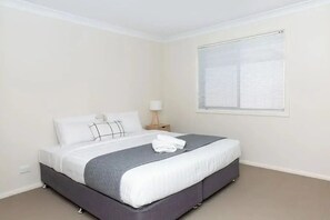3 bedrooms, iron/ironing board, free WiFi, bed sheets