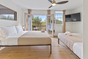 4 bedrooms, iron/ironing board, WiFi, bed sheets