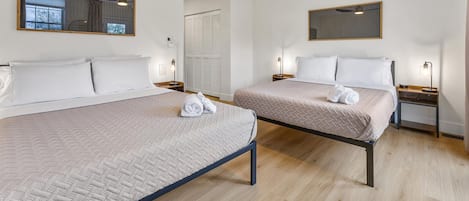 4 bedrooms, iron/ironing board, WiFi, bed sheets