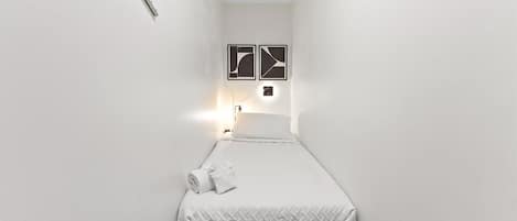 4 habitaciones, tabla de planchar con plancha, wifi y ropa de cama