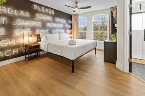 4 bedrooms, iron/ironing board, WiFi, bed sheets