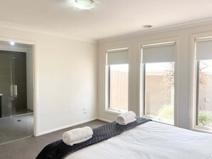 3 bedrooms, iron/ironing board, free WiFi, bed sheets
