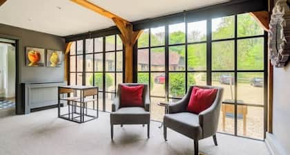 Idyllic Cottage in the heart of The South Downs