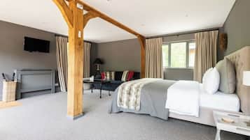 1 bedroom, desk, iron/ironing board, WiFi