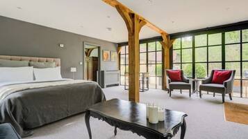 1 bedroom, desk, iron/ironing board, WiFi