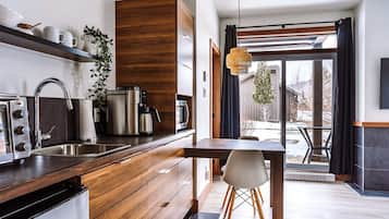 Fridge, microwave, coffee/tea maker, toaster