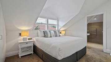 3 Schlafzimmer, Schreibtisch, Bügeleisen/Bügelbrett, Reisekinderbett