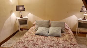 2 dormitoris, planxa i posts de planxar, wifi i roba de llit